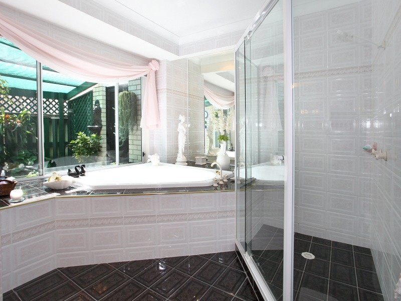 18 Mornington Tce, Robina QLD 4226