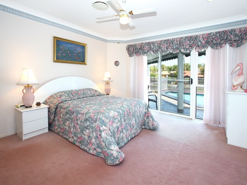 18 Mornington Tce, Robina QLD 4226