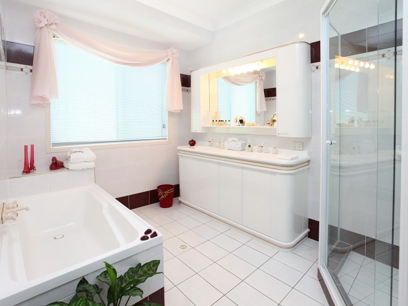 18 Mornington Tce, Robina QLD 4226