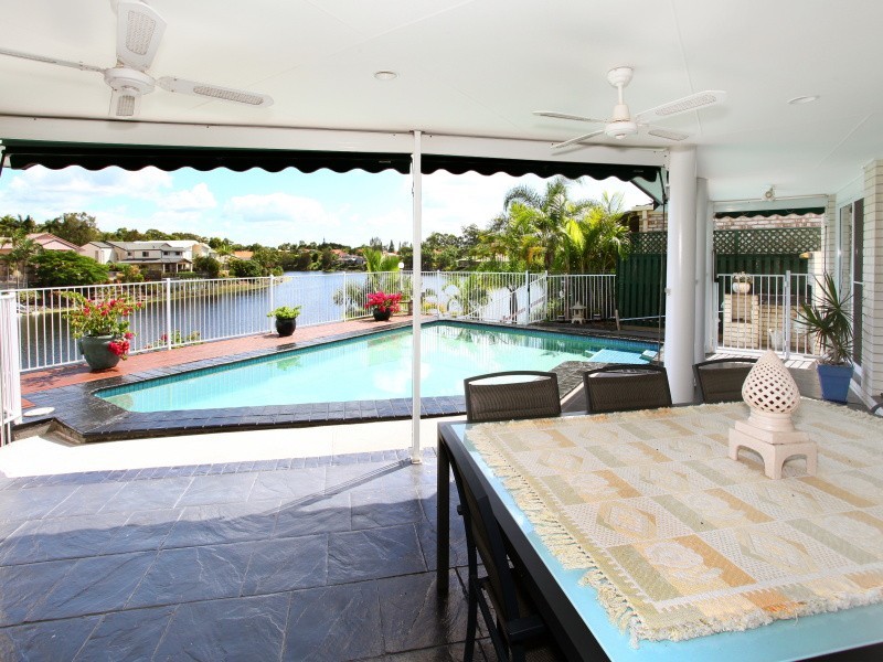 18 Mornington Tce, Robina QLD 4226