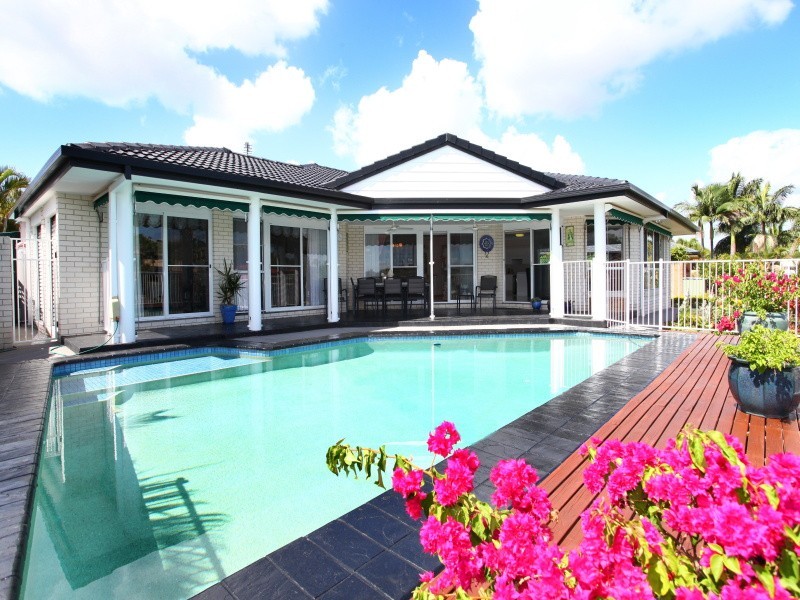 18 Mornington Tce, Robina QLD 4226