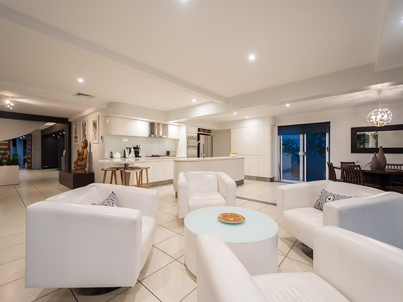 5 Donegal Crescent, Sorrento QLD 4217