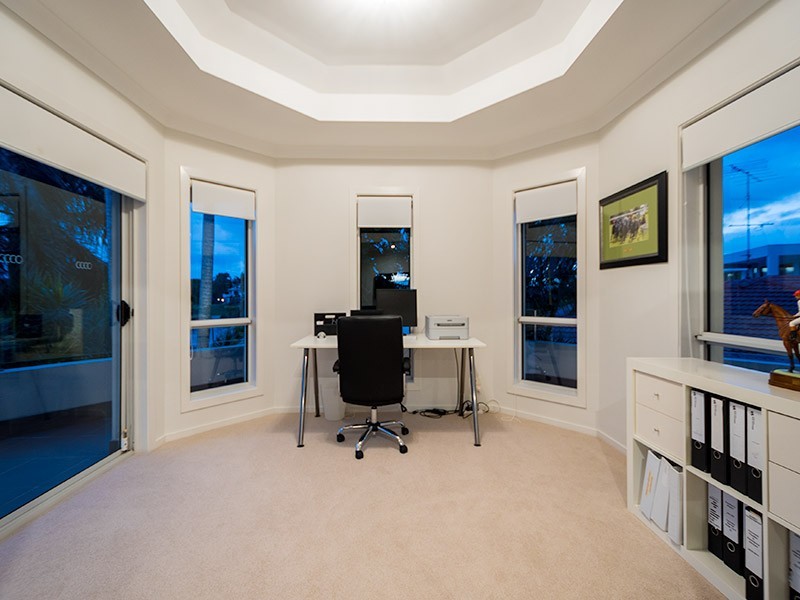 5 Donegal Crescent, Sorrento QLD 4217