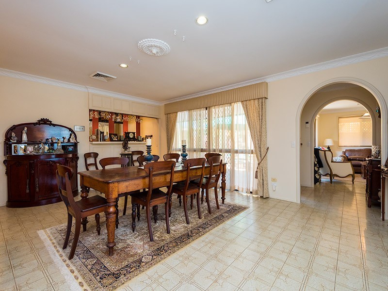 7 Donegal Crescent, Sorrento QLD 4217