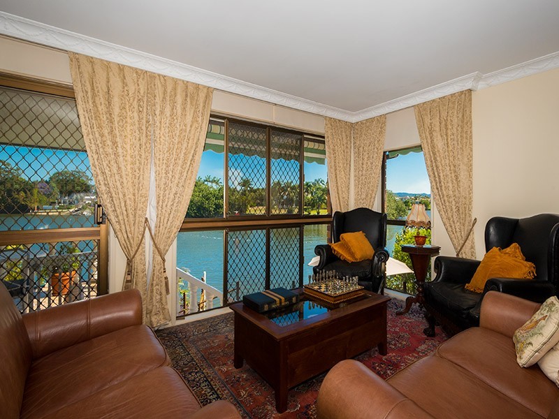 7 Donegal Crescent, Sorrento QLD 4217