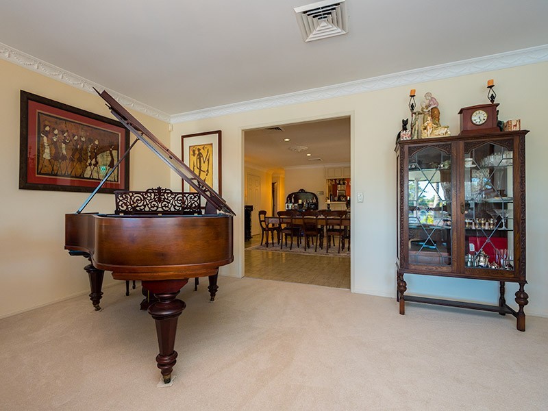 7 Donegal Crescent, Sorrento QLD 4217