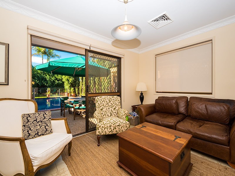 7 Donegal Crescent, Sorrento QLD 4217