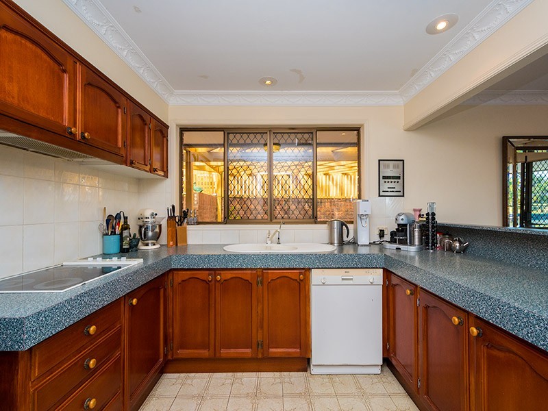 7 Donegal Crescent, Sorrento QLD 4217
