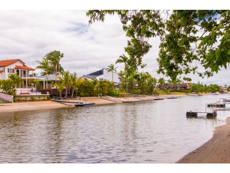 84 Campbell Street, Sorrento QLD 4217