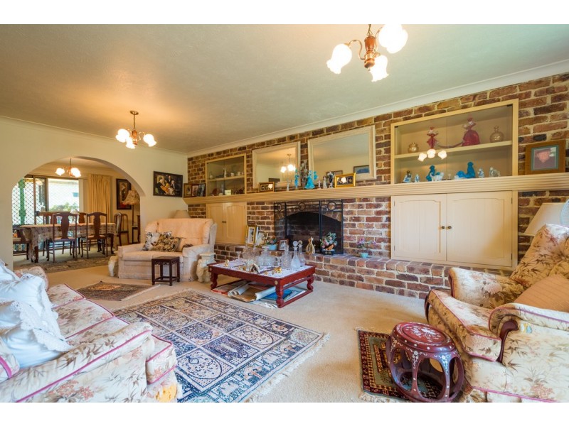 84 Campbell Street, Sorrento QLD 4217