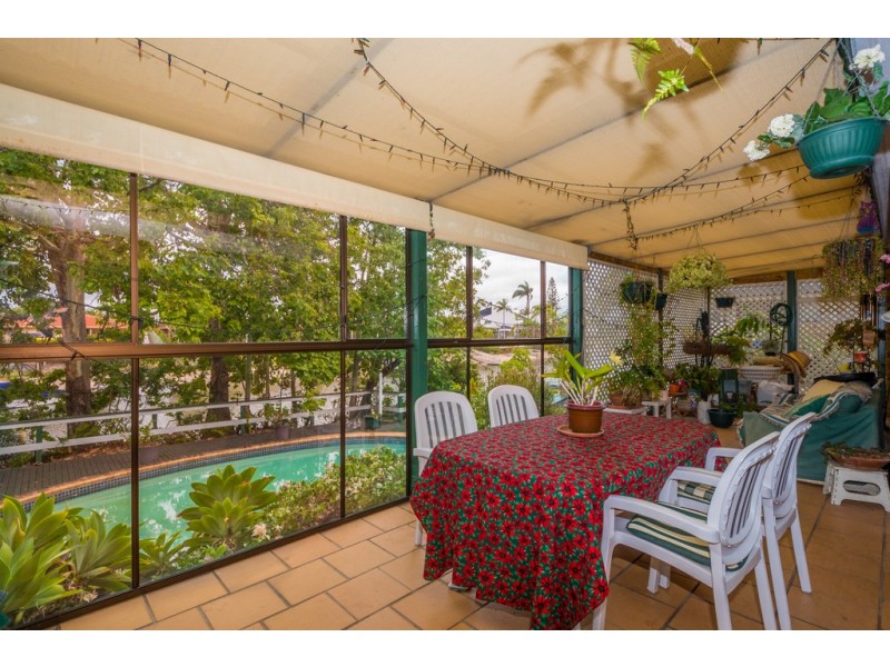 84 Campbell Street, Sorrento QLD 4217