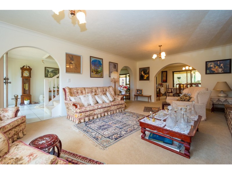 84 Campbell Street, Sorrento QLD 4217