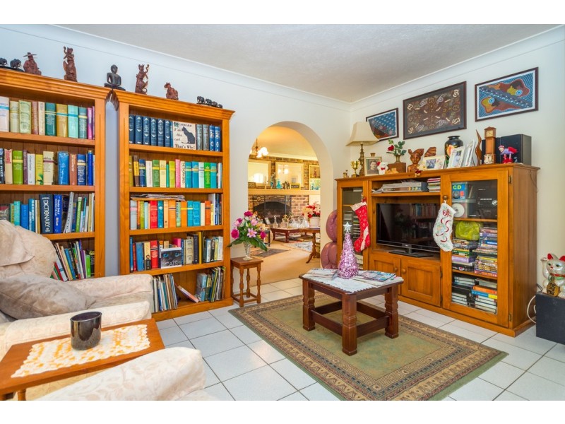 84 Campbell Street, Sorrento QLD 4217