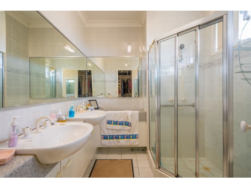 84 Campbell Street, Sorrento QLD 4217