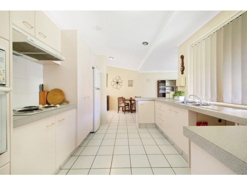 4 Beaumaris Court, Robina QLD 4226
