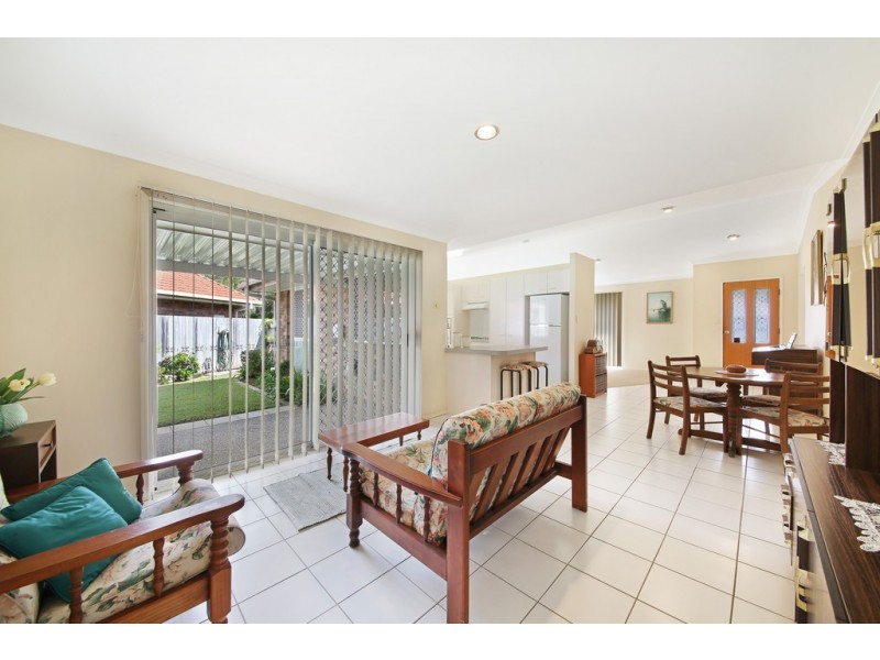 4 Beaumaris Court, Robina QLD 4226