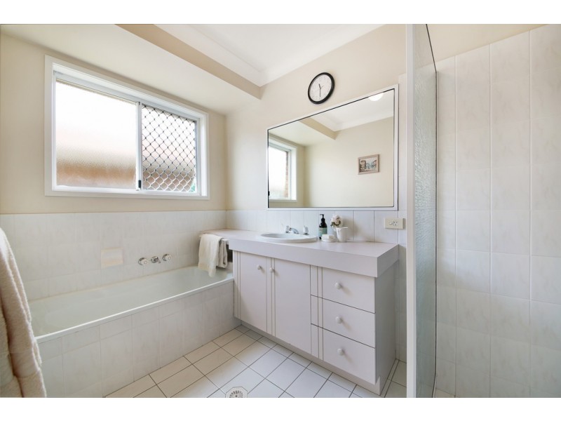 4 Beaumaris Court, Robina QLD 4226