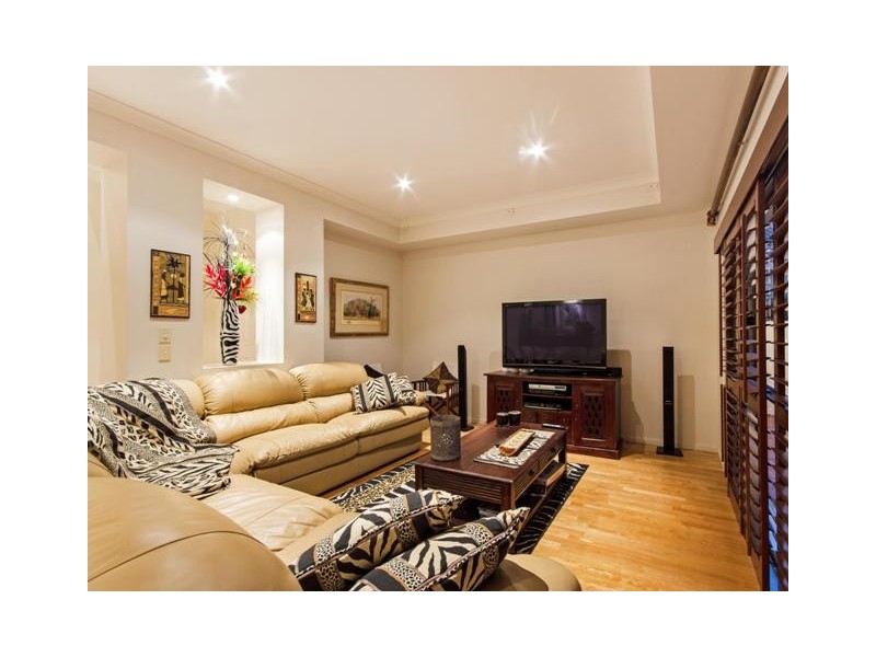 81 Bollard Circuit, Clear Island Waters QLD 4226