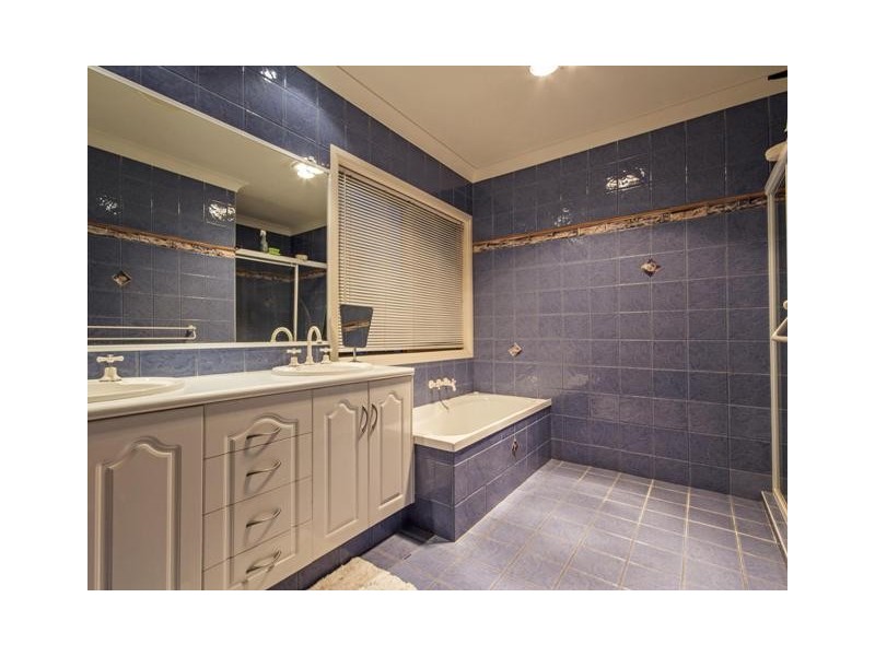 81 Bollard Circuit, Clear Island Waters QLD 4226