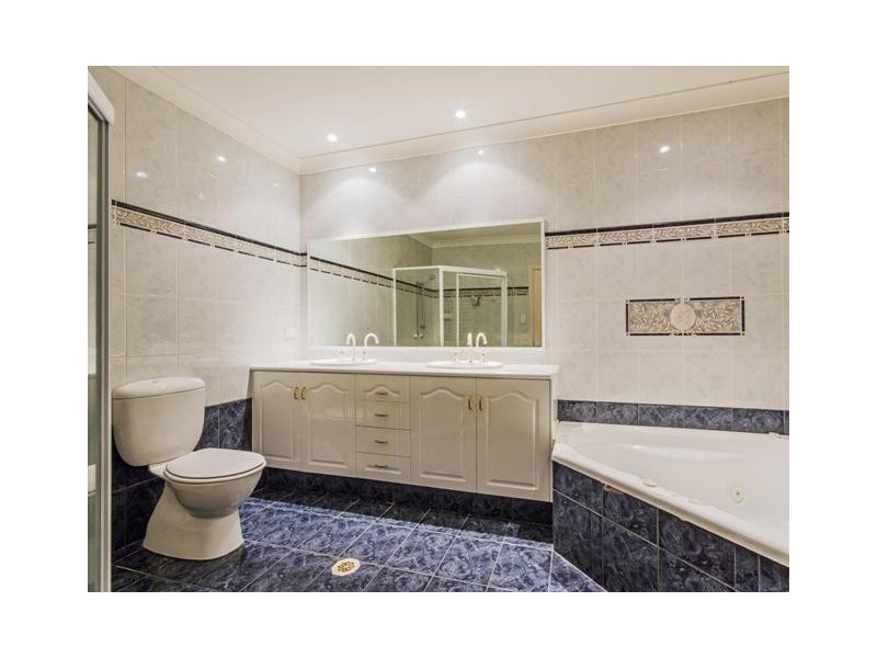 81 Bollard Circuit, Clear Island Waters QLD 4226