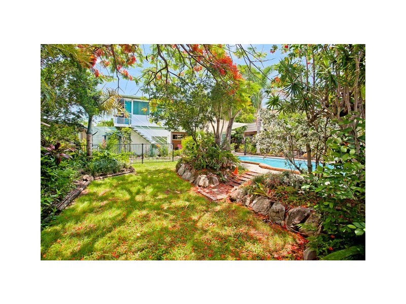 119 Bamboo Avenue, Benowa QLD 4217