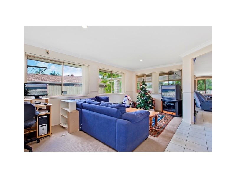 39 Galapagos Way, Pacific Pines QLD 4211