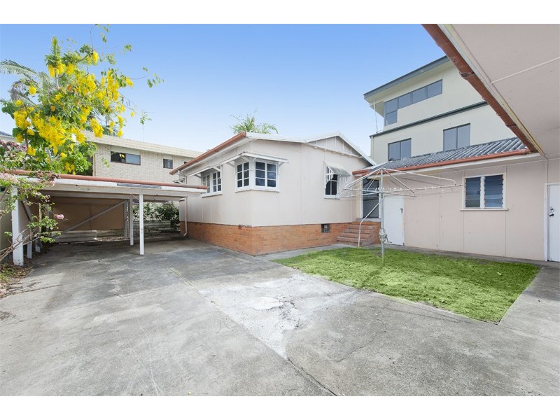 26 Armrick Avenue, Broadbeach QLD 4218