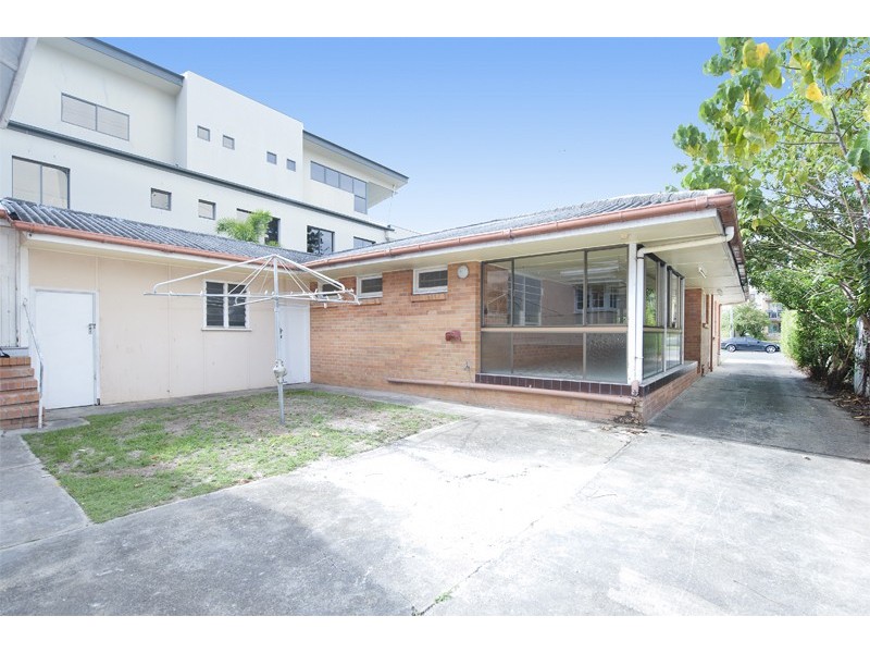 26 Armrick Avenue, Broadbeach QLD 4218