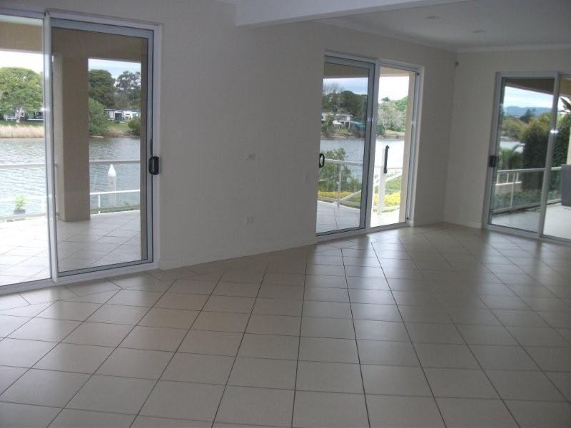 92 Cabana Blvd, Benowa QLD 4217