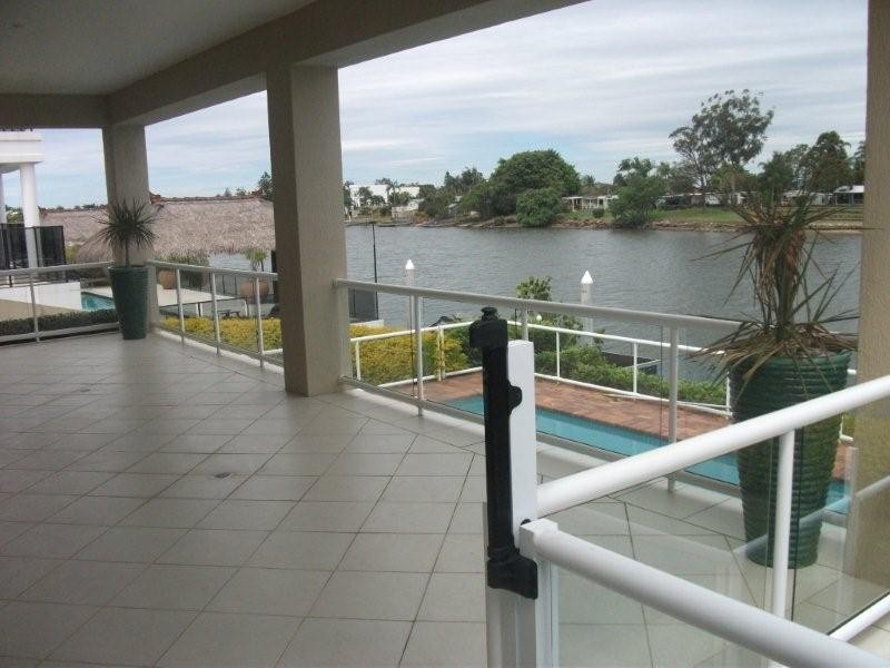 92 Cabana Blvd, Benowa QLD 4217