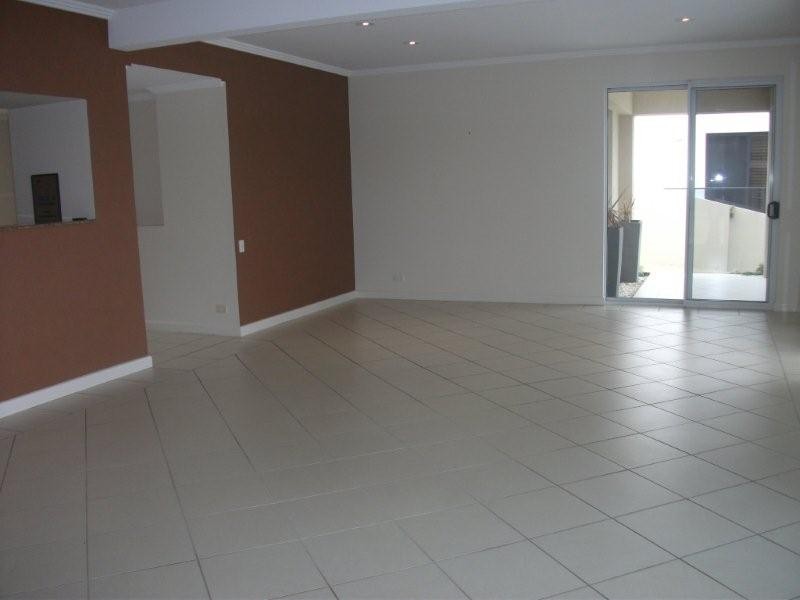 92 Cabana Blvd, Benowa QLD 4217