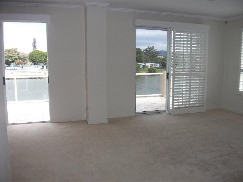 92 Cabana Blvd, Benowa QLD 4217