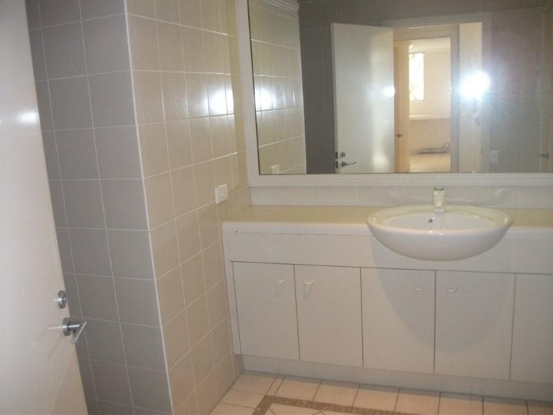 92 Cabana Blvd, Benowa QLD 4217