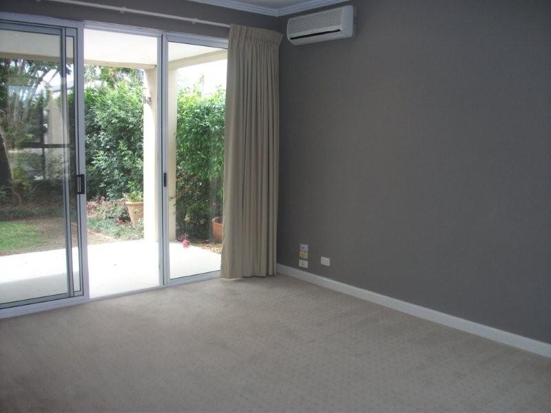 92 Cabana Blvd, Benowa QLD 4217