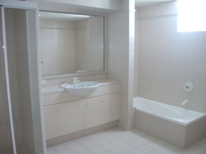 92 Cabana Blvd, Benowa QLD 4217