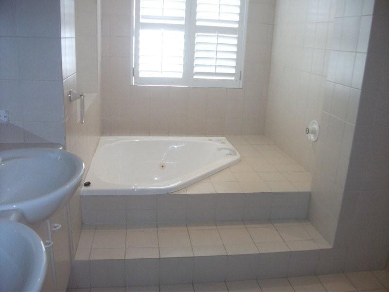 92 Cabana Blvd, Benowa QLD 4217