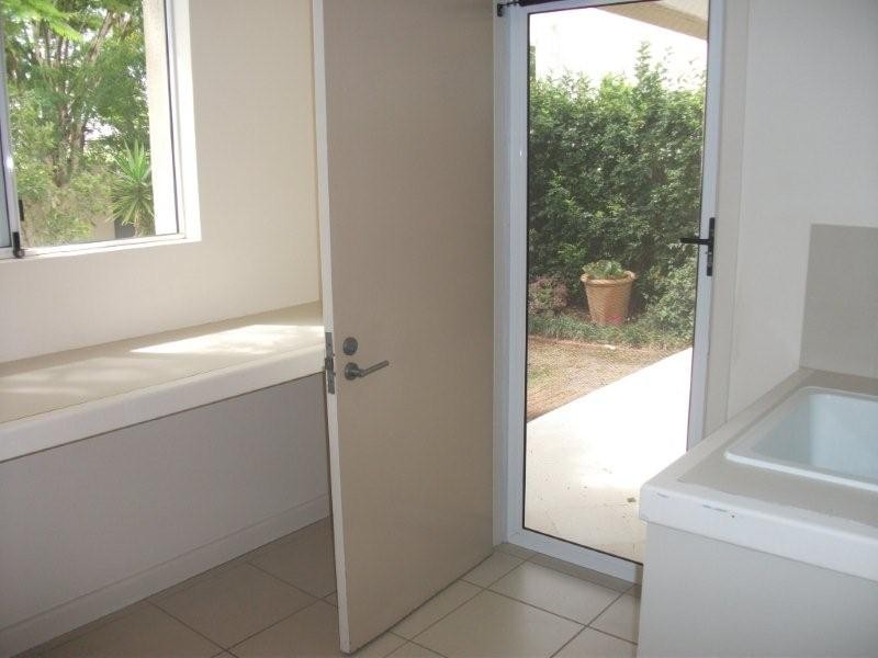 92 Cabana Blvd, Benowa QLD 4217