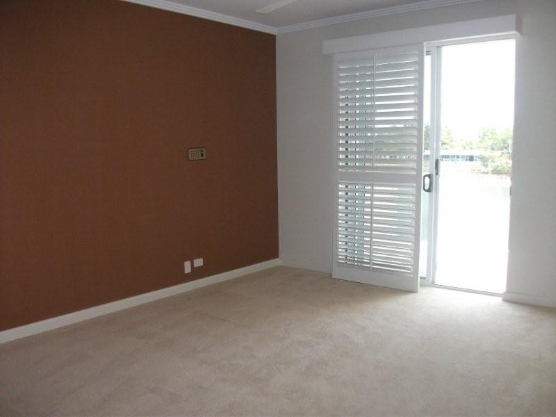 92 Cabana Blvd, Benowa QLD 4217