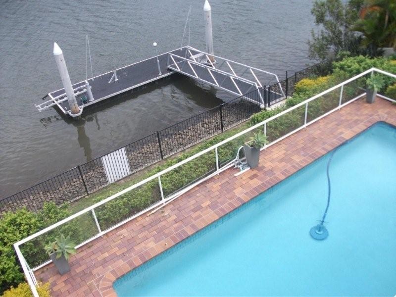 92 Cabana Blvd, Benowa QLD 4217