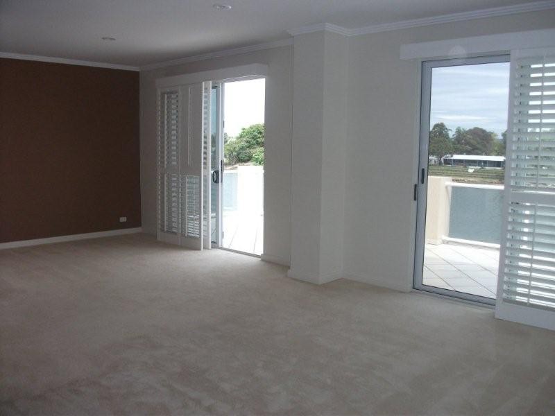 92 Cabana Blvd, Benowa QLD 4217