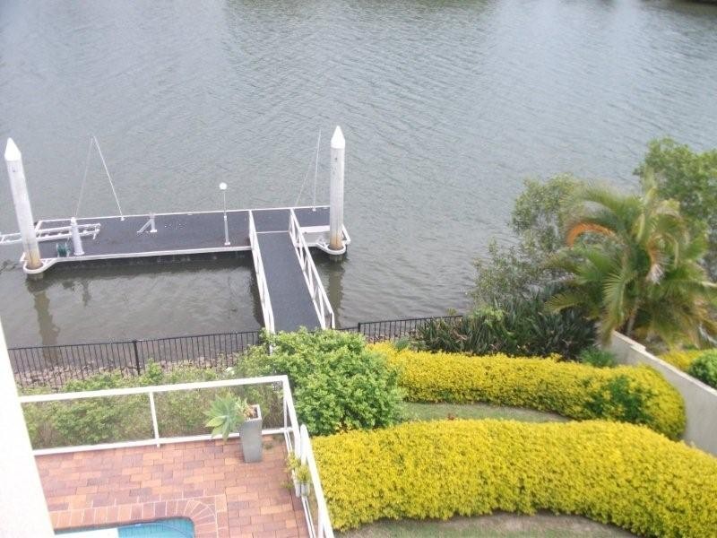 92 Cabana Blvd, Benowa QLD 4217