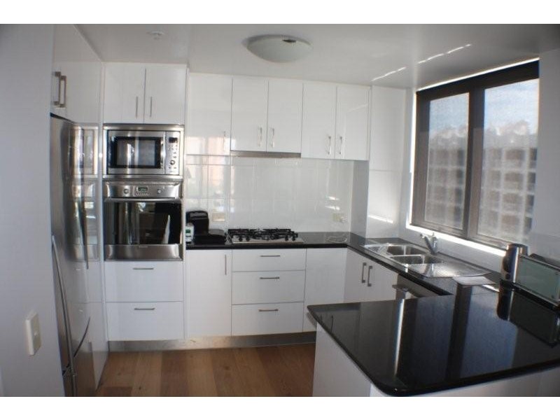 21/20 Queensland Ave, Broadbeach QLD 4218