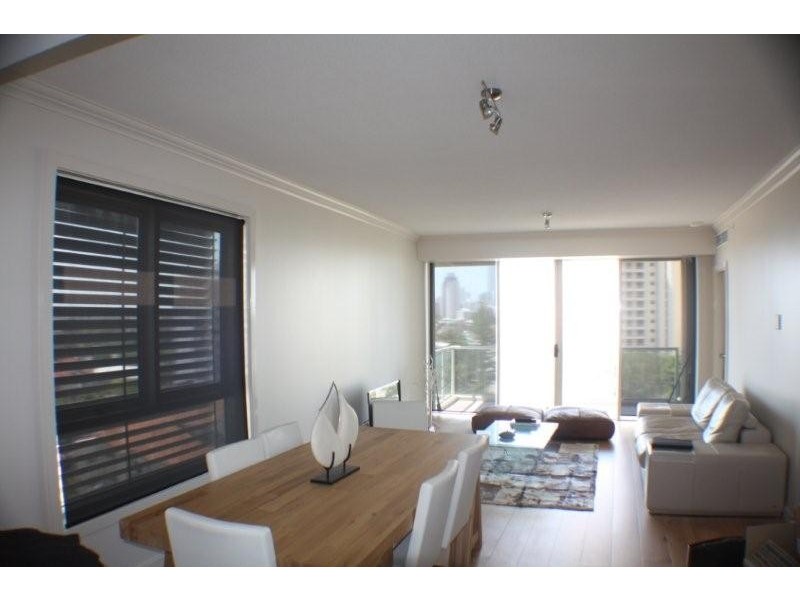 21/20 Queensland Ave, Broadbeach QLD 4218