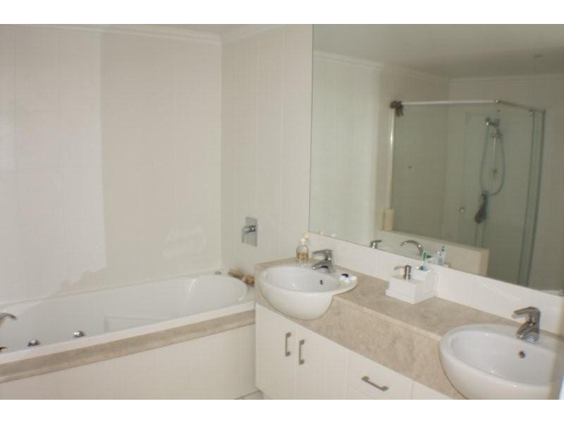 21/20 Queensland Ave, Broadbeach QLD 4218