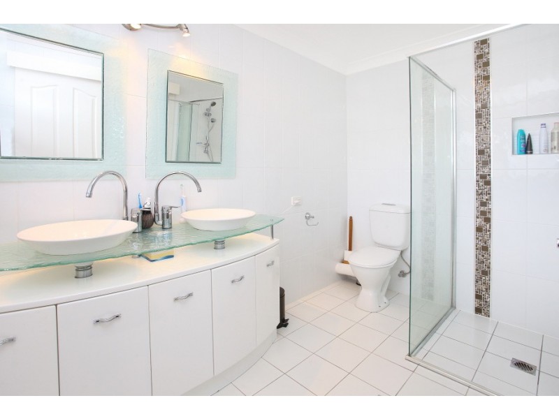 10 Portobello Drive, Mermaid Waters QLD 4218