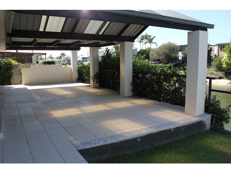 5 Mexicali Court, Broadbeach Waters QLD 4218