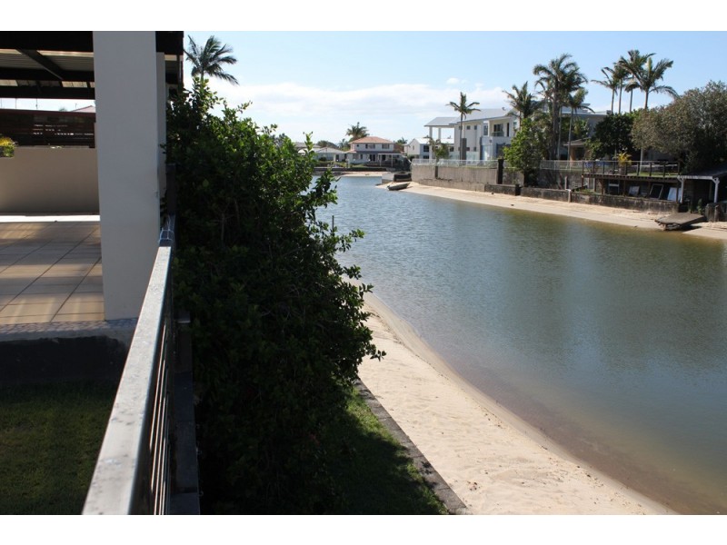 5 Mexicali Court, Broadbeach Waters QLD 4218