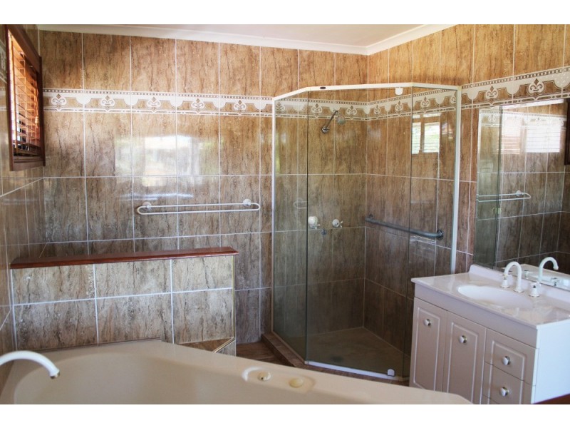 5 Mexicali Court, Broadbeach Waters QLD 4218