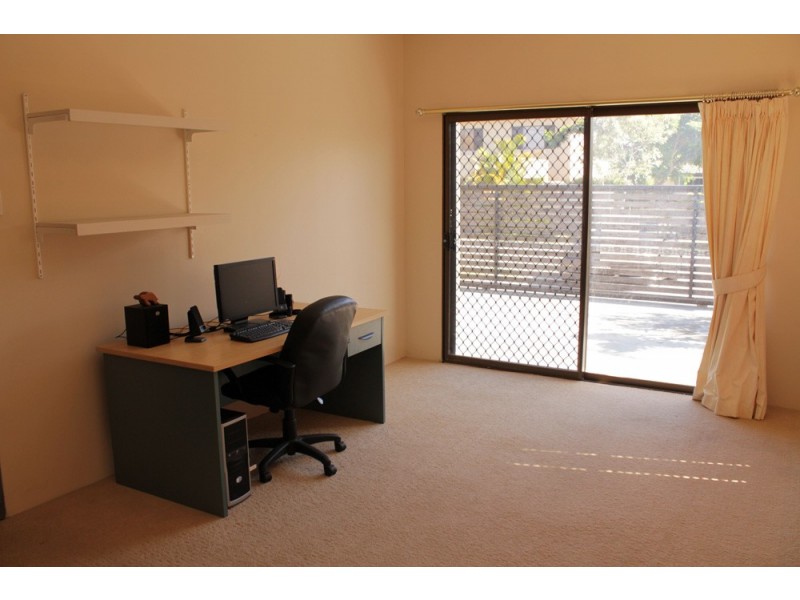 5 Mexicali Court, Broadbeach Waters QLD 4218
