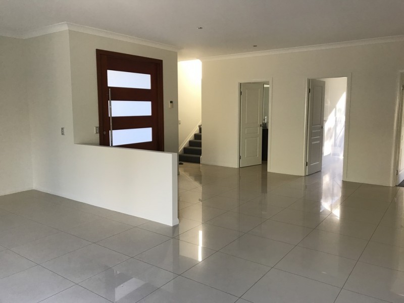 6014B Vista Drive, Benowa QLD 4217